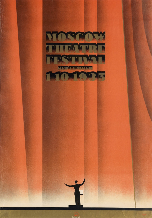 Plakat für das Moskauer Theaterfestival 1935 mit einer Person vor einem Vorhang und Text mit Festivalinformationen