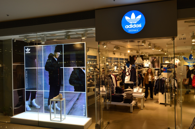 Adidas (ADS) Aktie steigt aufgrund einer Aufwertung durch RBC-Analysten und der Lancierung der FIFA-Weltmeisterschaftskampagne