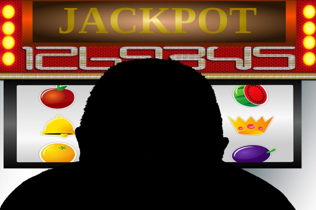 Ein Mann, der an einem Automaten mit der Aufschrift 'Jackpot' spielt, umgeben von einer Tafel mit Text und Obstbildern, die auf ein Online-Casinospiel hinweisen.