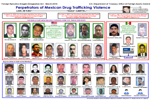 Ein Plakat mit hellblauem Hintergrund, das Bilder verschiedener Personen und fetten schwarzen Text zeigt, der "Verbrecher der mexikanischen Drogenhandel Gewalt" lautet.