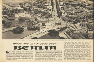 Alte Zeitung mit Schwarz-Weiß-Fotografie eines Stadtpanoramas mit Gebäuden, Bäumen und Fahrzeugen sowie Begleittext.