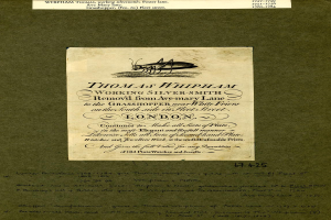 Ein altes Buch mit einer Zeichnung einer Heuschrecke auf dem Cover, das Text enthält.