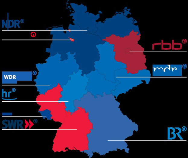 Eine Deutschlandkarte mit in Rot und Blau hervorgehobenen Bundesländern, die die Ergebnisse der Wahl 2016 anzeigen, einschließlich der Namen der Kandidaten und des Wahldatums.