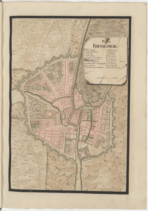 Altes Buch offen mit einer detaillierten Karte von Hohensberg, Deutschland, die Straßen, Gebäude und Sehenswürdigkeiten zeigt.