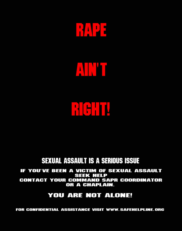 Ein Plakat mit schwarzer fetter Schrift, das "Rape Ain't Right: Sexual Assault is a Serious Issue" auf einem weißen Hintergrund zeigt, eingerahmt von einem schwarzen Rand.