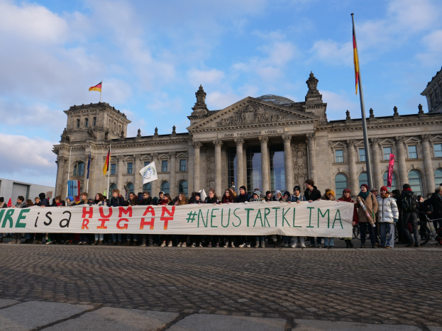 Wie fair ist Deutschland? Bürger nehmen eine praktische Haltung bei der Debatte im Haus der Commons im Volkspark in Halle ein